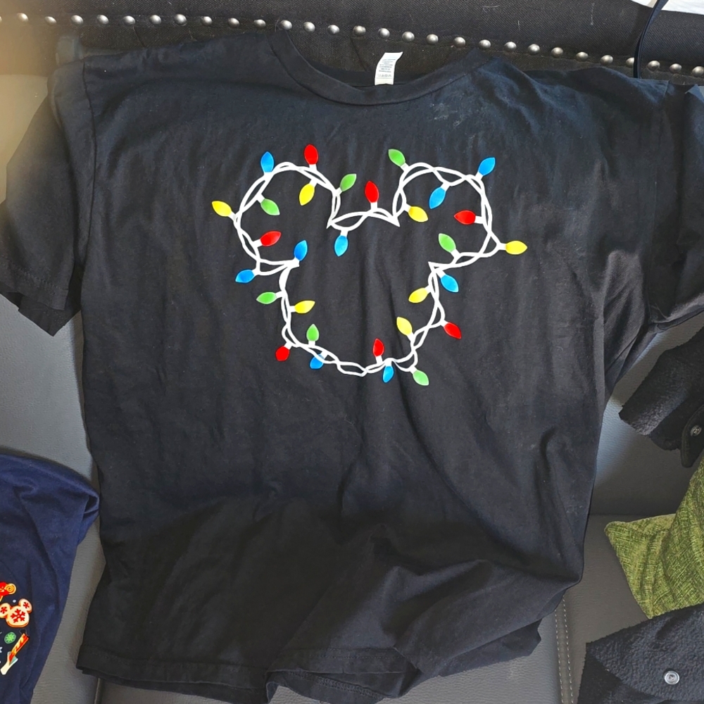 Disney Christmas Black Tshirt Size XL!